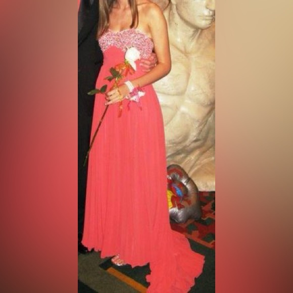Size 2 Night Moves Prom Collection - Picture 5 of 6
